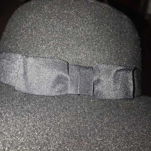 Women’s Black Hat - Picture 2 of 3